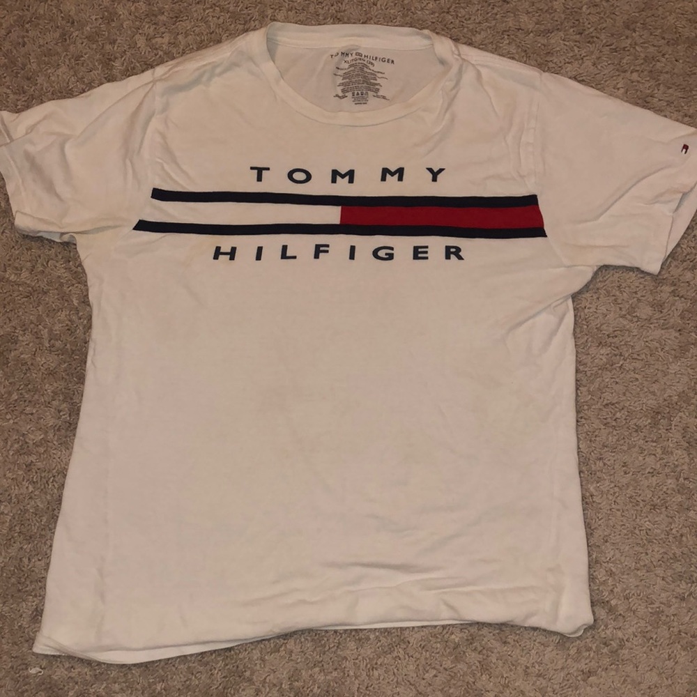 Tommy hilfger t-shirt (barley worn)